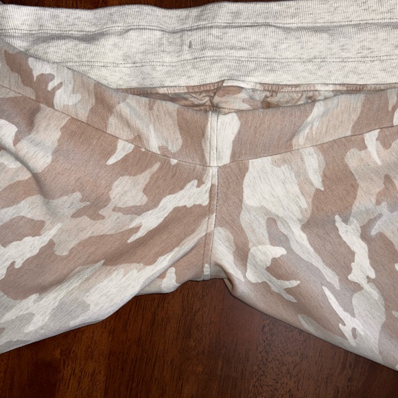 Athleta Balance Printed Jogger Pant Light Tan Cream Camo High Waist. Size XL - Picture 6 of 8